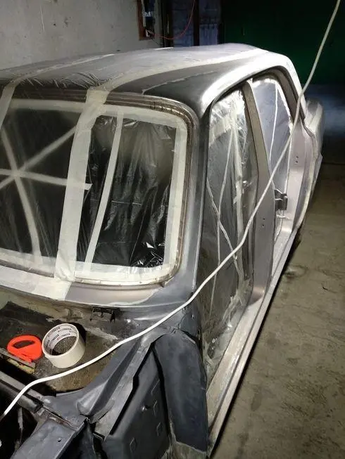 General view of the left side of the car