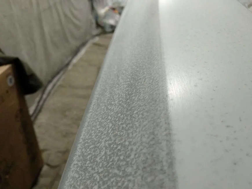 View of the rib of the rear wing during grinding