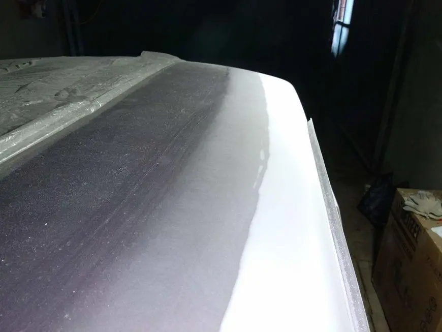 General view of the roughly sanded surface of the transition boundary on the roof