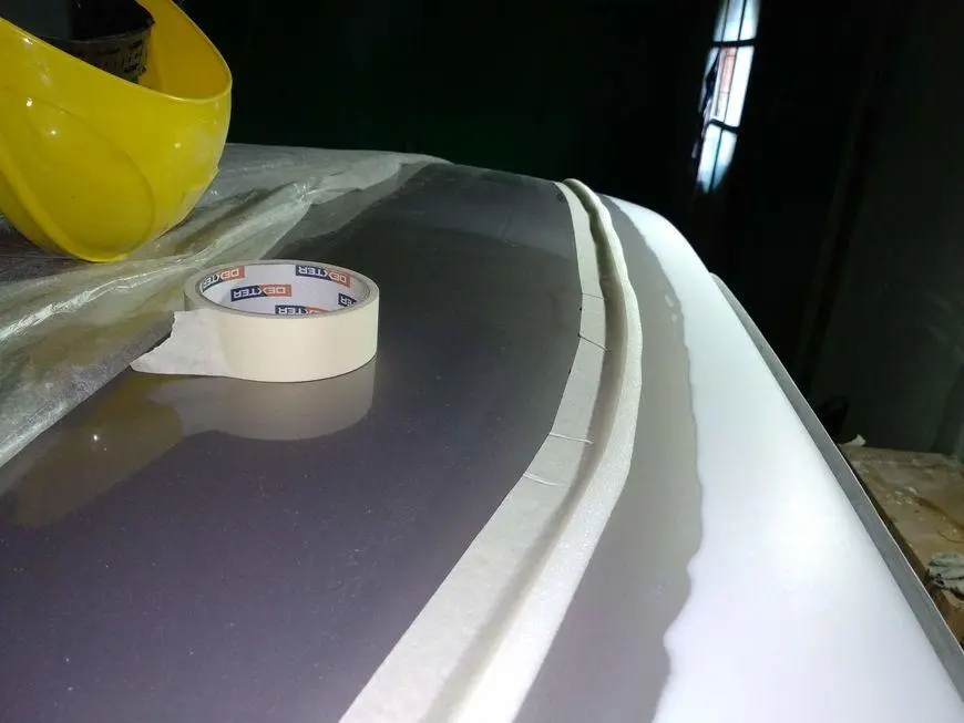 Roller glued to the roof - front view