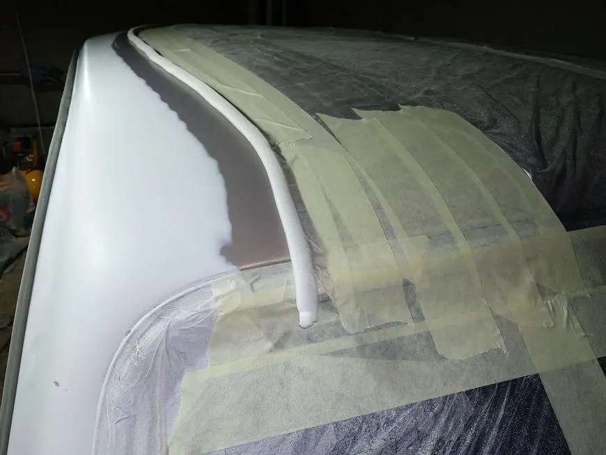 Continuation of the sticker of the roller on the roof - rear view