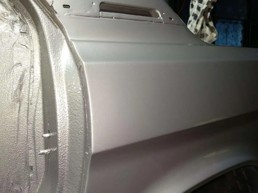 Painted surface of the rear left fender - front view