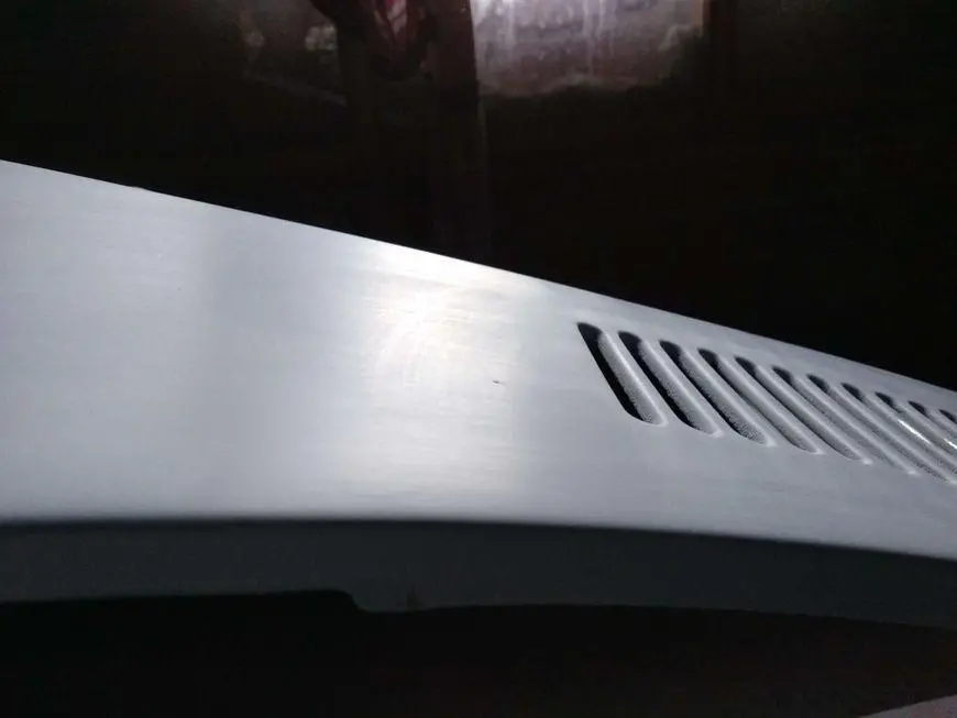 Sanded wiper panel with light reflection