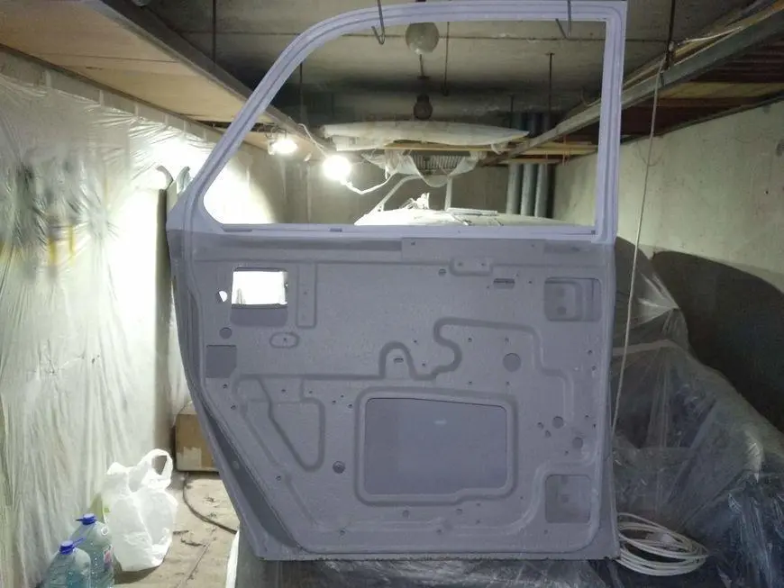 General view of the inside of the rear door
