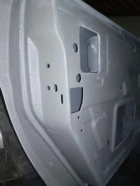 View of the rear end of the rear door