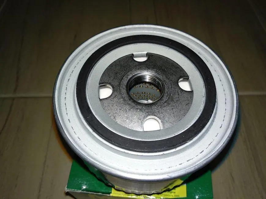 MAN oil filter - bottom view