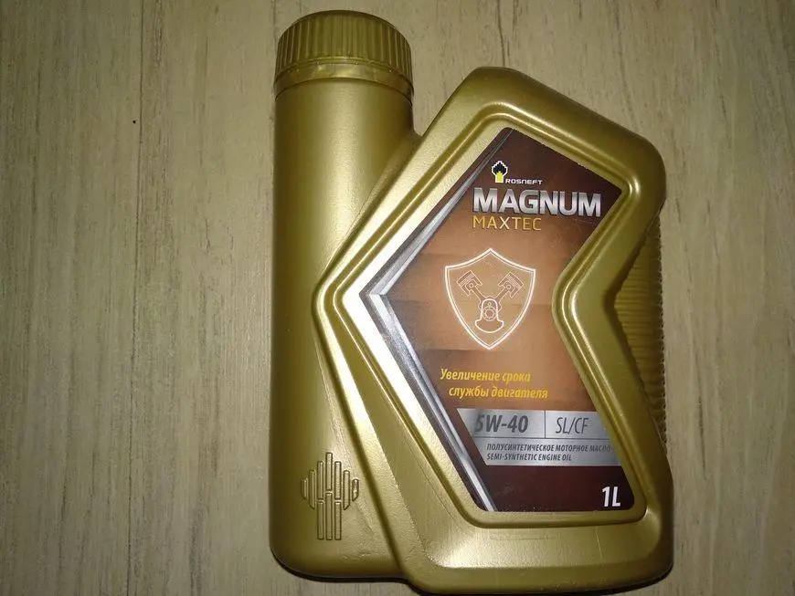 Rosneft MAGNUM MAXTEC 5W-40 oil - front view