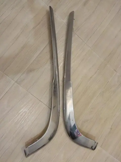 Side parts of the rear bumper