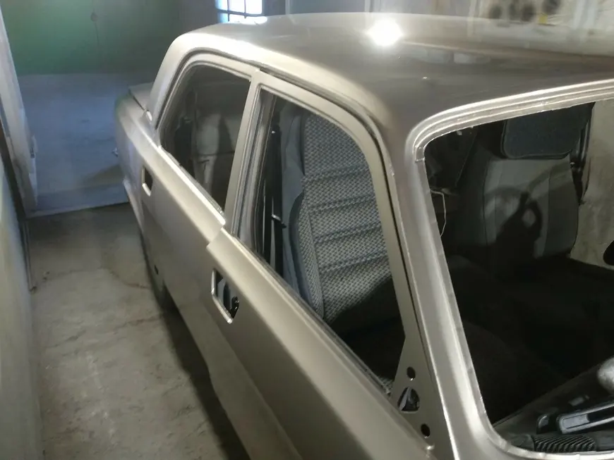 The result of painting the car body Volga