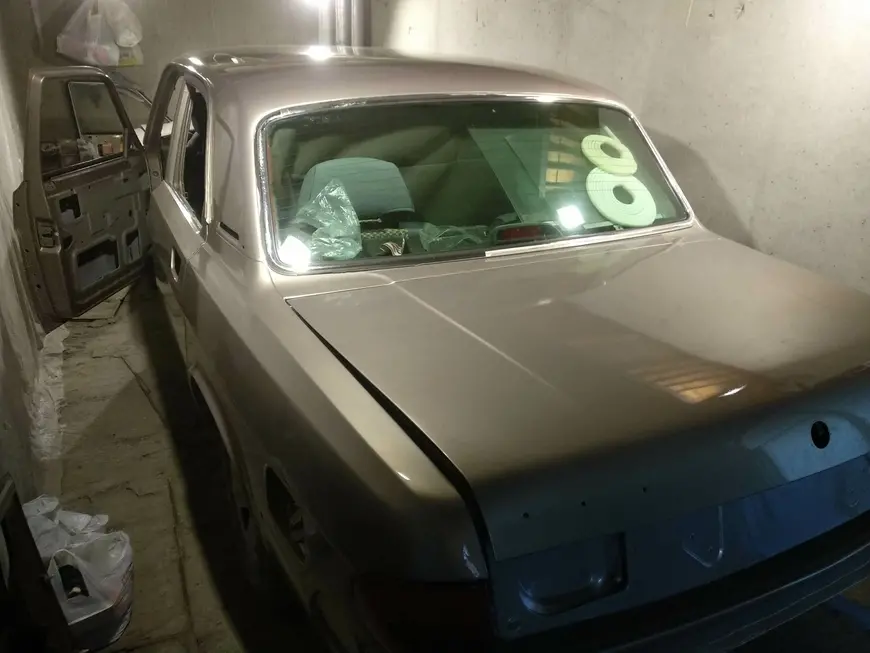 The result of painting the car body Volga