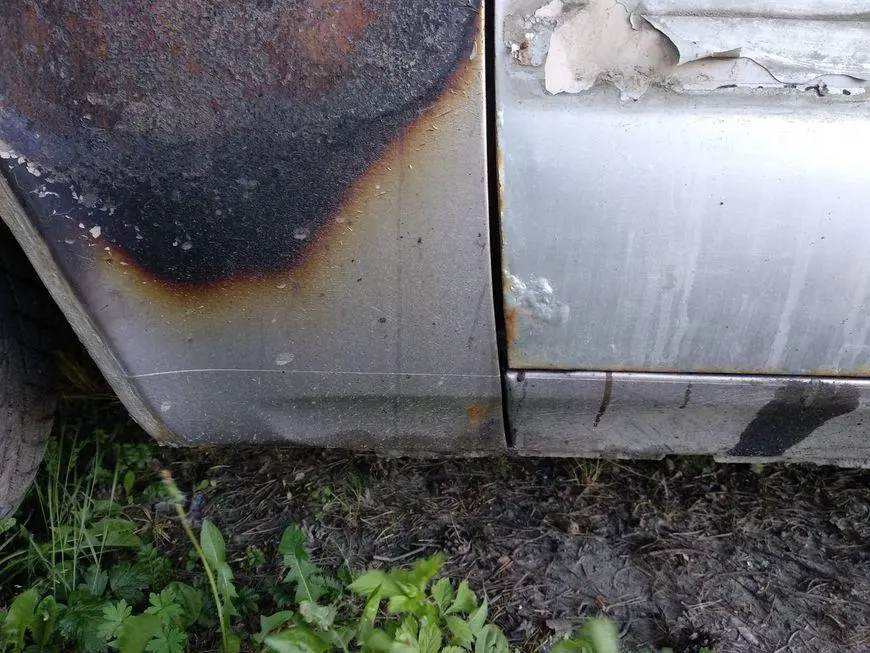 Left front fender lower part