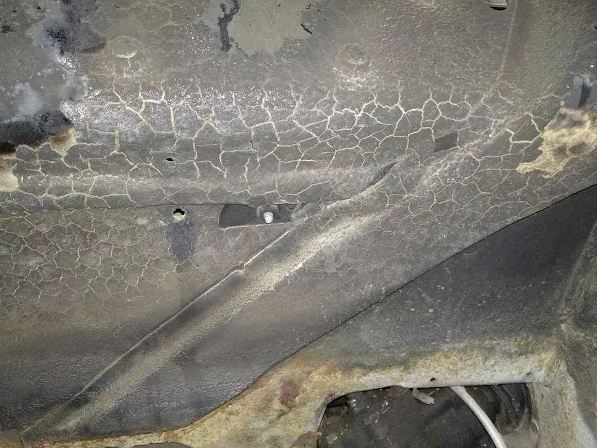 Engine mudguard