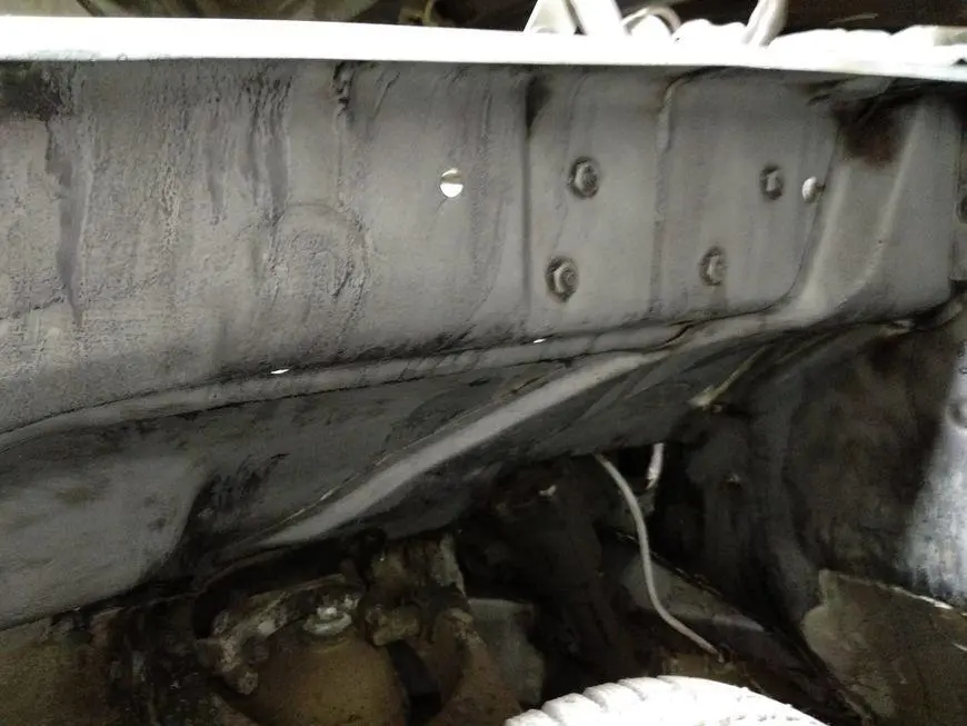 The middle part of the mudguard treated with a rust converter for the second time