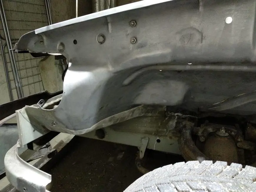The front of the mudguard treated a second time with a rust converter and cleaned of acid