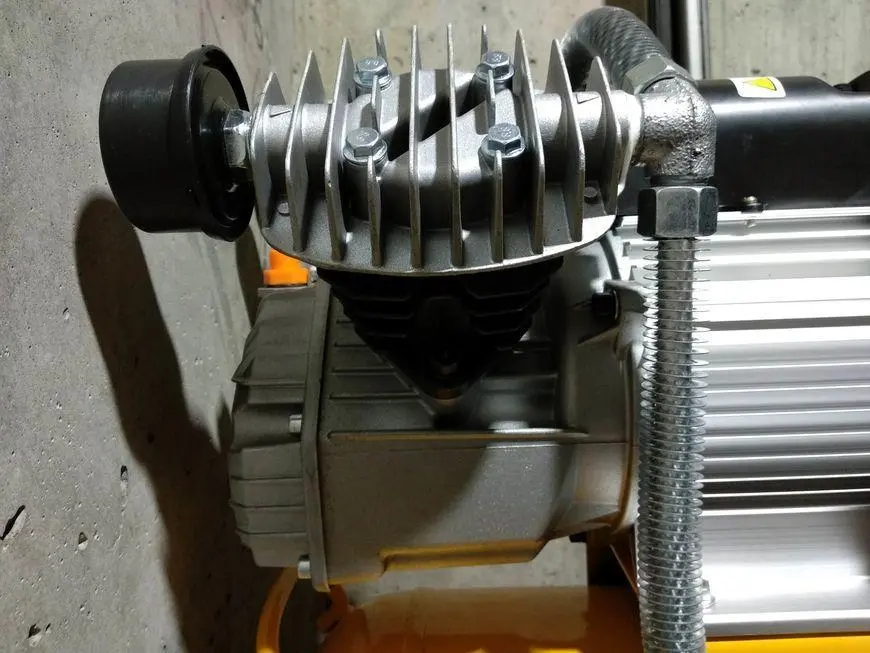 Side view of the compressor cylinders